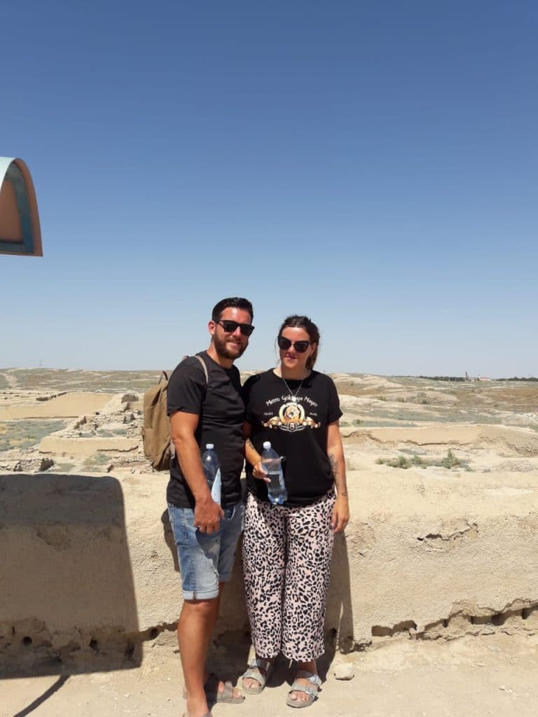 ИНТУРИСТЫ НА МЕСТЕ ПРОВЕДЕНИЯ РАСКОПОК